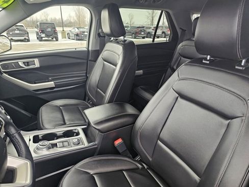 Used 2023 Ford Explorer XLT w/ Equipment Group 202A image 14