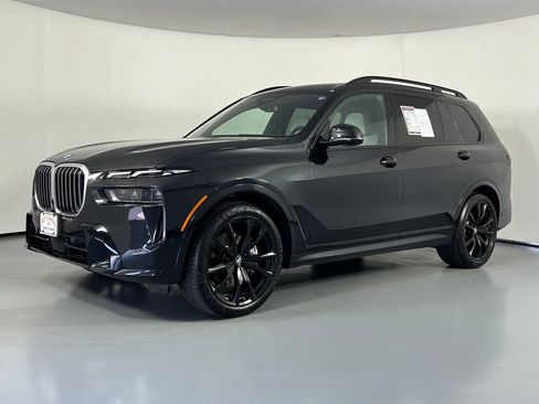 Used 2023 BMW X7 xDrive40i w/ M Sport Package AWD/4WD image 3