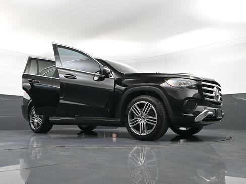 Used 2025 Mercedes-Benz GLS 450 4MATIC image 42