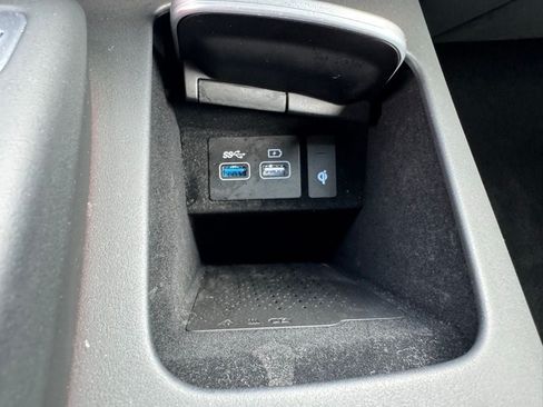Used 2025 Genesis GV70 3.5T Sport AWD/4WD image 32