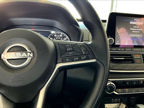 Used 2025 Nissan Altima 2.5 SV FWD image 13