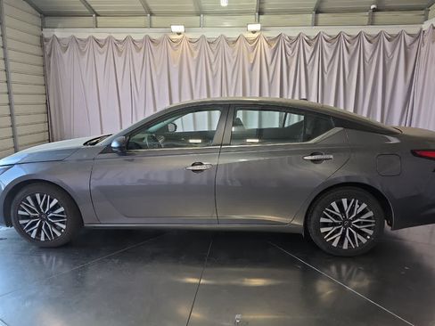 Used 2024 Nissan Altima 2.5 SV FWD image 6