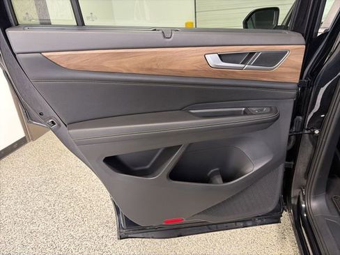 Used 2024 Volkswagen Atlas SE image 26