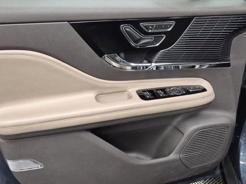 Used 2022 Lincoln Corsair Standard w/ Equipment Group 101A image 17