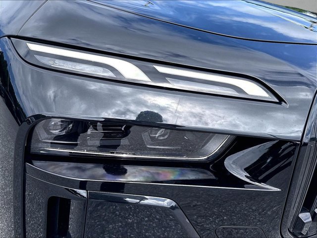 Certified 2023 BMW i7 xDrive60 AWD/4WD image 29