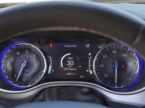 Used 2022 Chrysler Pacifica Touring image 34