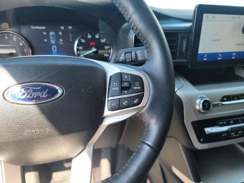 Used 2023 Ford Explorer XLT w/ Equipment Group 202A AWD/4WD image 17