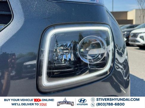Certified 2025 Hyundai Venue Limited image 11