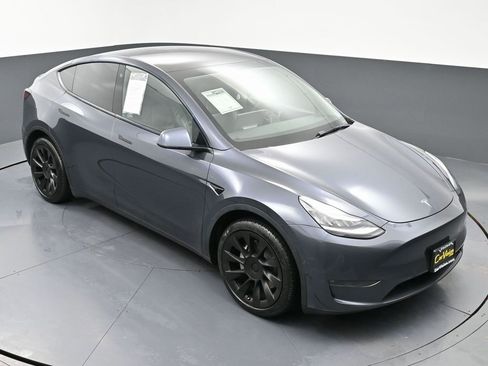 Used 2021 Tesla Model Y Long Range image 46