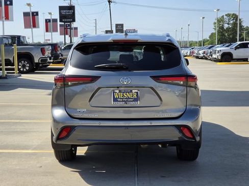 Used 2026 Toyota Highlander Limited AWD/4WD image 6