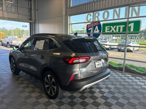 Used 2024 Ford Escape Platinum AWD/4WD image 4