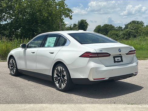 New 2026 BMW i5 eDrive40 image 6