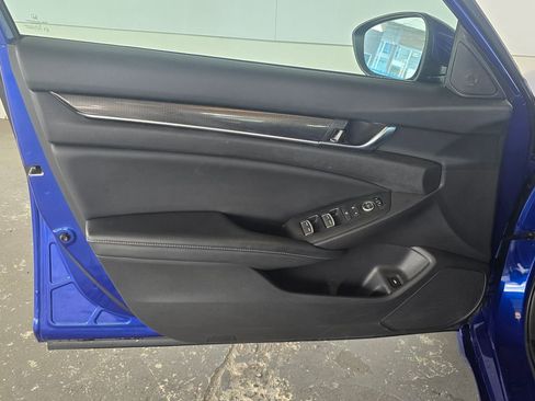 Used 2018 Honda Accord Sport image 19