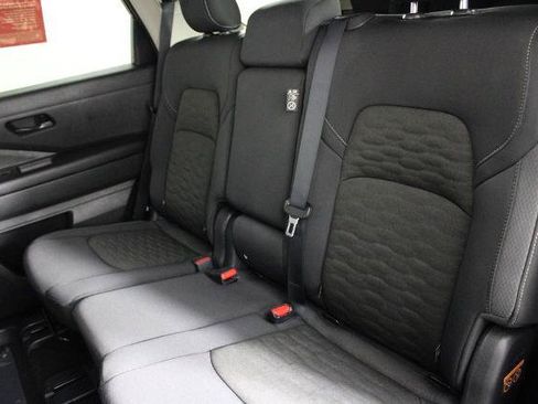 Certified 2025 Nissan Pathfinder SV FWD image 21