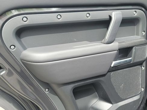 Used 2025 Land Rover Defender 110 V8 AWD/4WD image 15