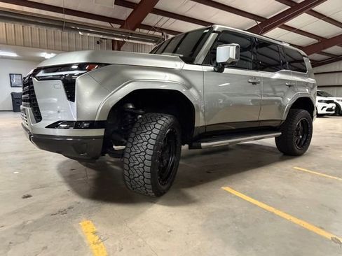 Used 2024 Lexus GX 550 w/ Accessory Package (Z1) AWD/4WD image 4