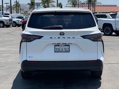 Used 2026 Toyota Sienna LE FWD image 7