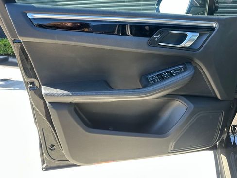 Used 2021 Porsche Macan image 19
