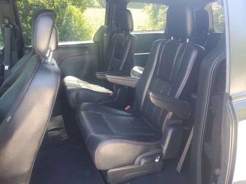 Used 2016 Dodge Grand Caravan R/T image 15