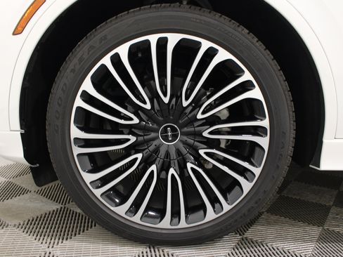 Used 2025 Lincoln Aviator Black Label AWD/4WD image 42