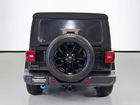 Used 2022 Jeep Wrangler Unlimited Sahara w/ Cold Weather Group AWD/4WD image 9