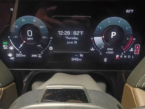 Used 2025 GMC Yukon Denali Ultimate AWD/4WD image 3