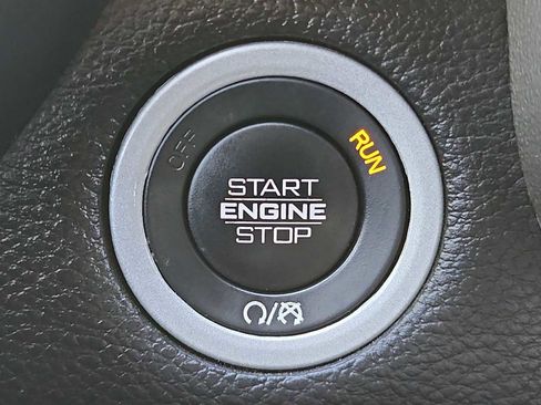 Used 2025 RAM 1500 Laramie image 24