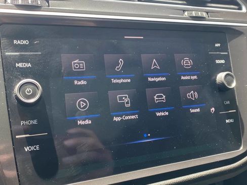 Used 2022 Volkswagen Tiguan SE image 16