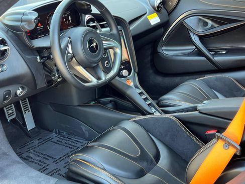 Used 2025 McLaren 750S Spider RWD image 2