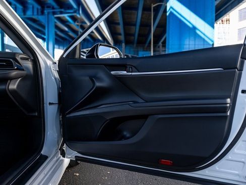 Used 2024 Toyota Camry SE image 32