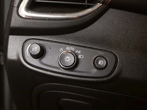 Used 2018 Chevrolet Trax Premier w/ Midnight Edition AWD/4WD image 21
