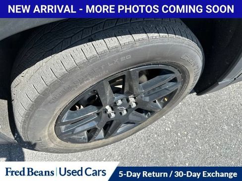 Used 2023 Chevrolet Traverse LT AWD/4WD image 2
