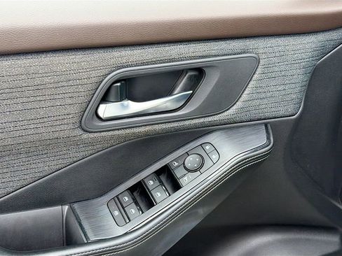 Used 2021 Nissan Rogue SV image 17