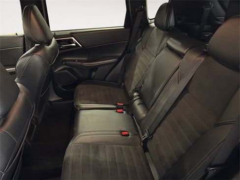 Used 2024 Mitsubishi Outlander SE Black Edition image 13