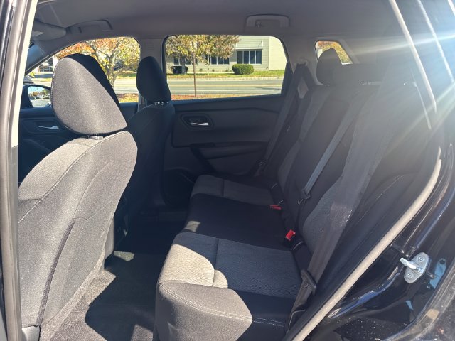 Used 2025 Nissan Rogue SV FWD image 26
