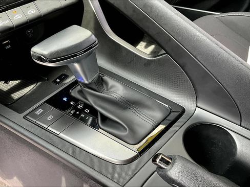Used 2025 Hyundai Elantra Sport FWD image 21