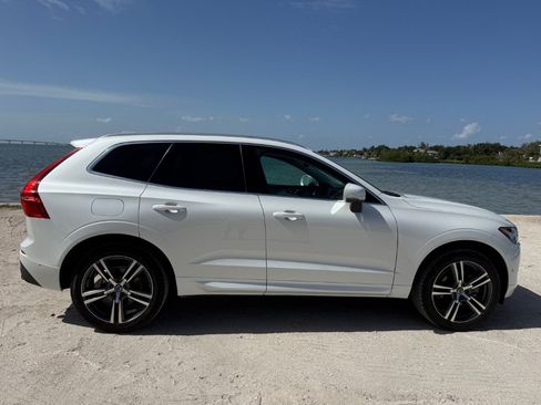 Used 2019 Volvo XC60 T5 Momentum w/ Premium Package FWD image 11