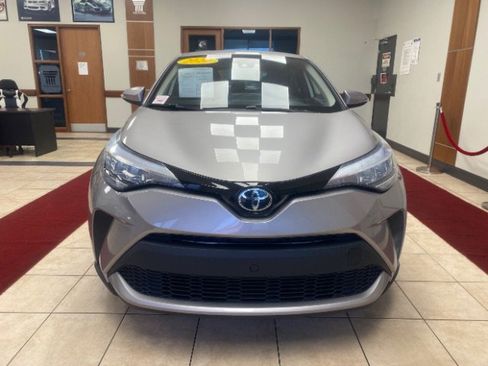 Used 2020 Toyota C-HR LE image 6
