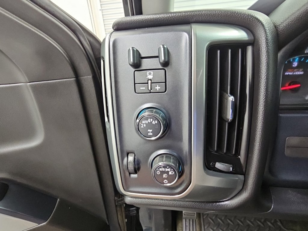 Used 2017 Chevrolet Silverado 1500 LT w/ All Star Edition AWD/4WD image 24