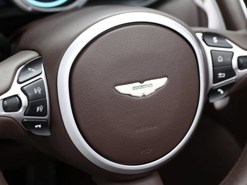 Used 2019 Aston Martin DB11 Volante RWD image 27