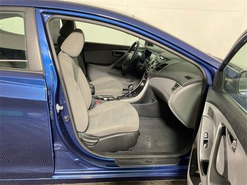 Used 2015 Hyundai Elantra SE image 25