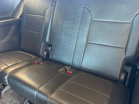 Used 2023 Chevrolet Traverse Premier FWD image 15