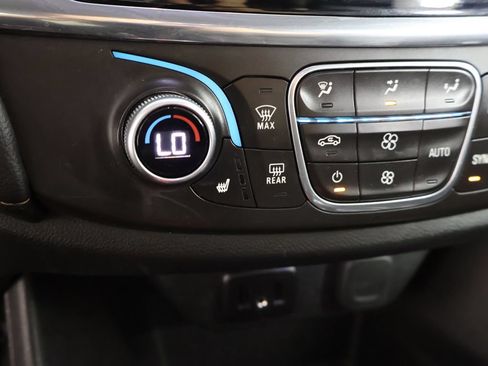 Used 2018 Chevrolet Traverse LT AWD/4WD image 50