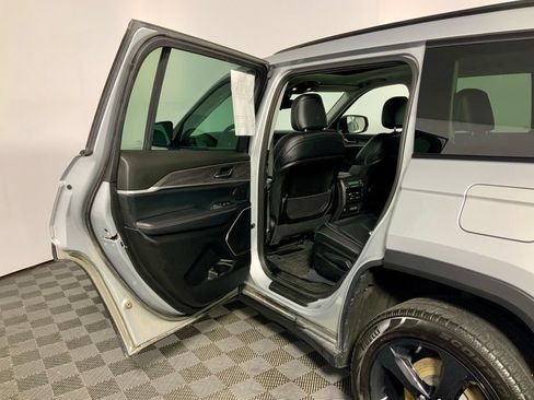 Used 2023 Jeep Grand Cherokee L Limited w/ Black Appearance Package AWD/4WD image 30