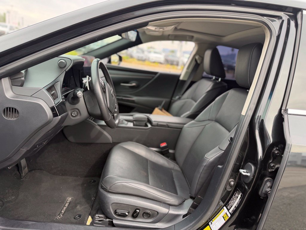 Used 2022 Lexus ES 300h w/ Premium Package FWD image 5