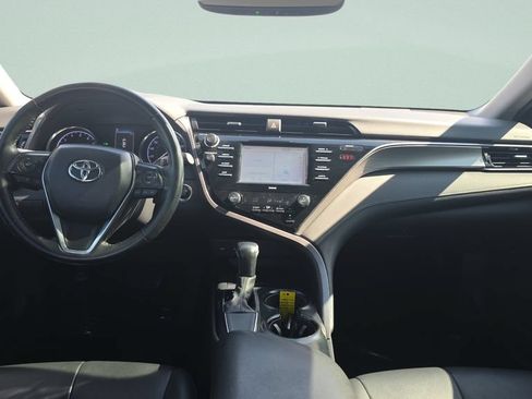 Used 2020 Toyota Camry SE w/ Convenience Package FWD image 11