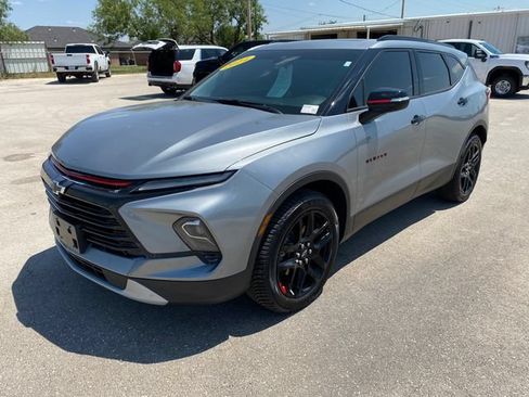 Used 2024 Chevrolet Blazer LT w/ Sound & Technology Package FWD image 2