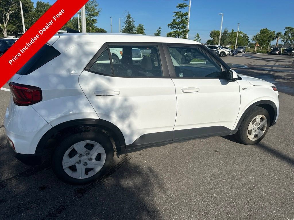 Used 2020 Hyundai Venue SE FWD image 4