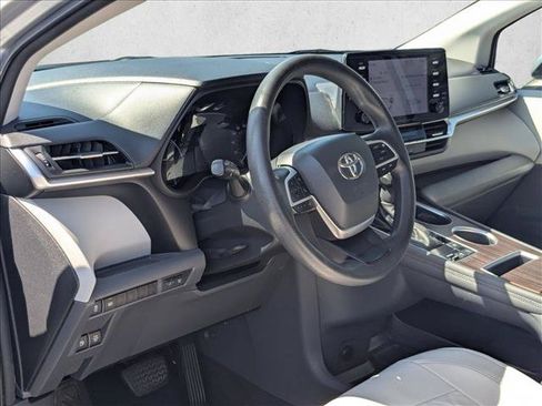 Used 2021 Toyota Sienna LE FWD image 9
