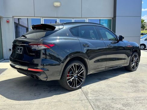 Used 2022 Maserati Levante Trofeo image 5